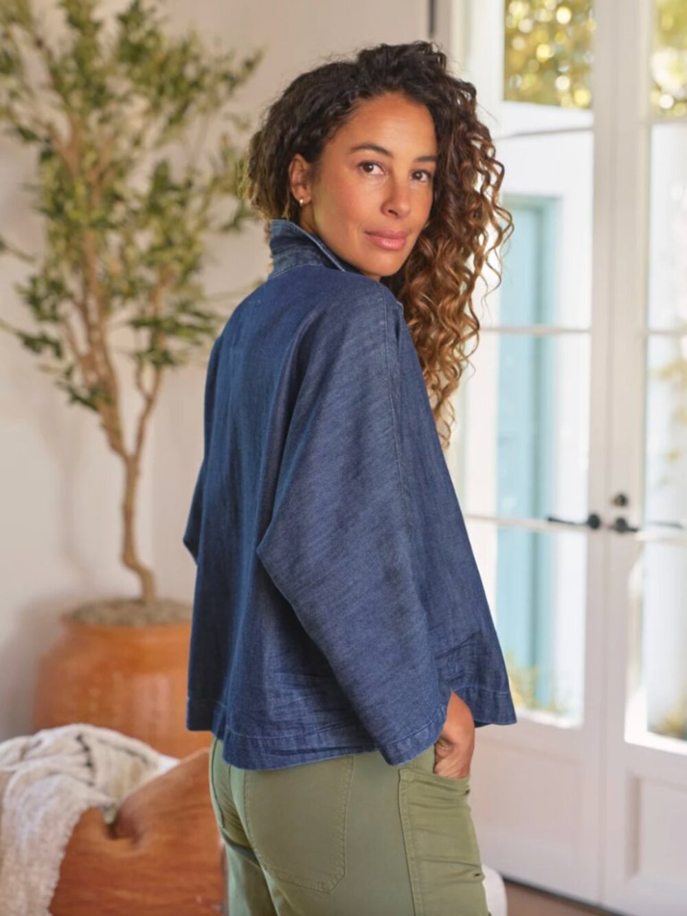 Frank & Eileen | Gabi Popover Top in Vintage Dark Indigo Wash | Size Medium - Picture 3 of 15